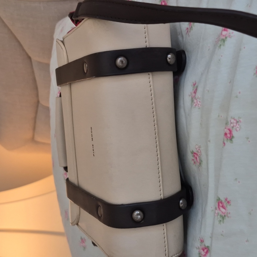 Pixie Mood Steph Vegan Leather beige/red Top Handle Boxy Crossbody Shoulder Bag - Picture 5 of 16